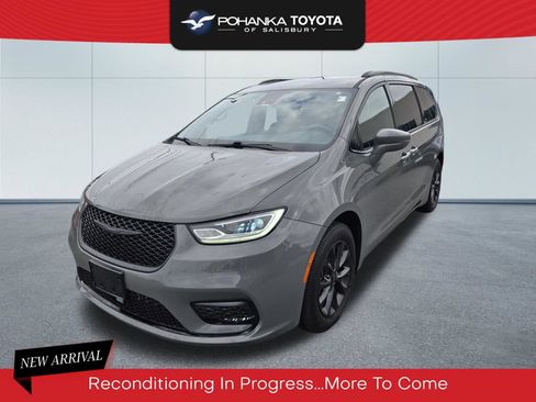 Used 2021 Chrysler Pacifica Touring w/ S Appearance Package FWD image 1