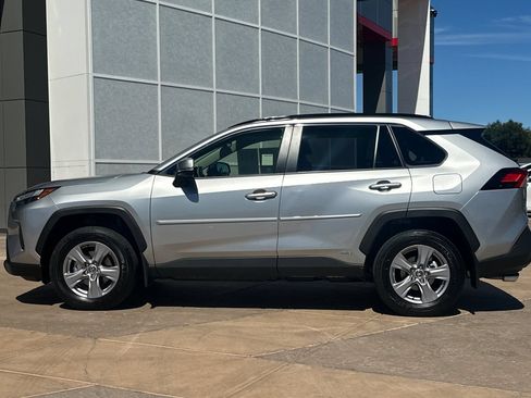 Used 2025 Toyota RAV4 XLE AWD/4WD image 7