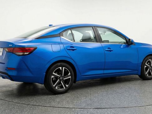 Used 2025 Nissan Sentra SV FWD image 9