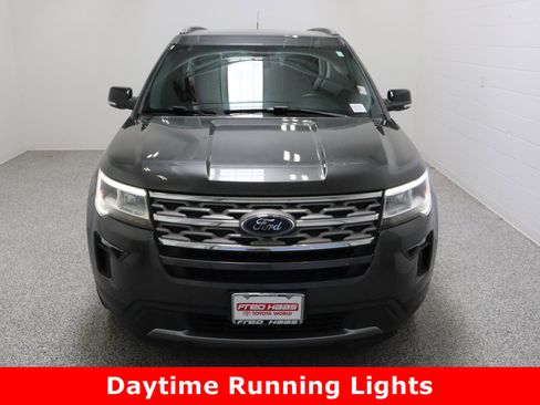 Used 2018 Ford Explorer XLT w/ Equipment Group 202A image 3