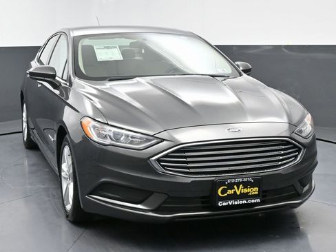 Used 2018 Ford Fusion S image 4
