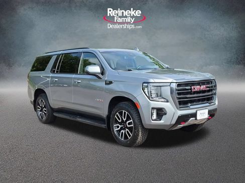 Used 2023 GMC Yukon XL AT4 AWD/4WD image 3