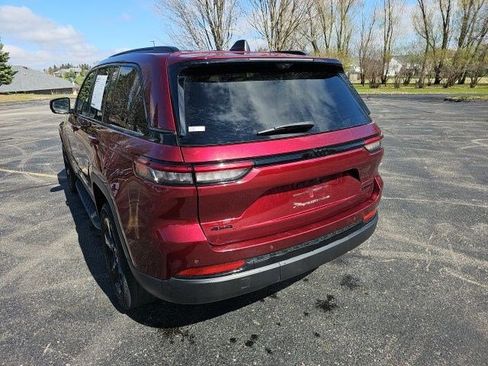 Used 2023 Jeep Grand Cherokee Limited w/ Luxury Tech Group II image 3