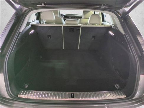 Used 2019 Audi e-tron Prestige w/ Prestige Package AWD/4WD image 6