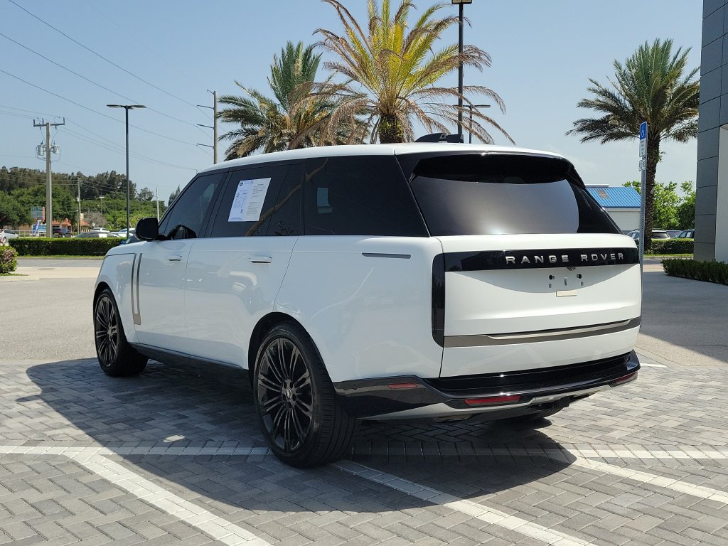 Used 2025 Land Rover Range Rover Long Wheelbase SE AWD/4WD image 3