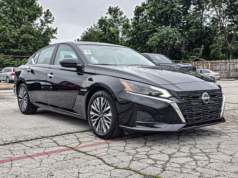 Used 2025 Nissan Altima 2.5 SV FWD image 1