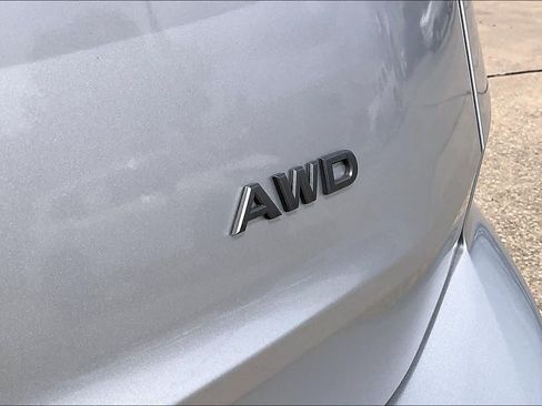 Used 2024 Nissan Rogue S AWD/4WD image 10