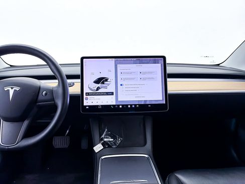 Used 2021 Tesla Model 3 Standard Range Plus RWD image 9