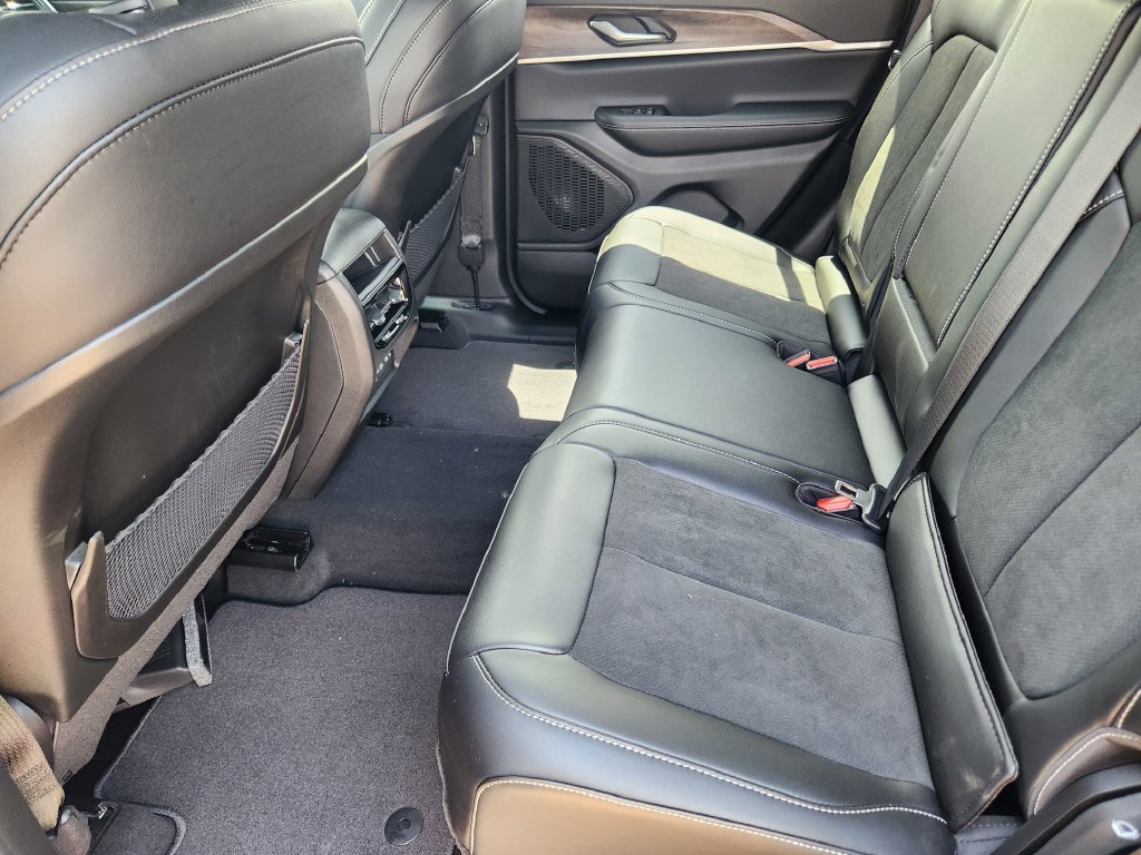 New 2026 Jeep Grand Cherokee Altitude AWD/4WD image 29