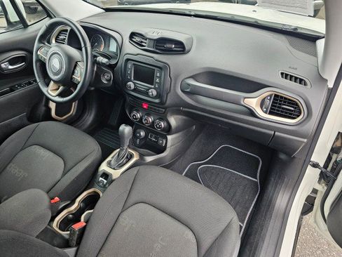 Used 2015 Jeep Renegade Latitude AWD/4WD image 11