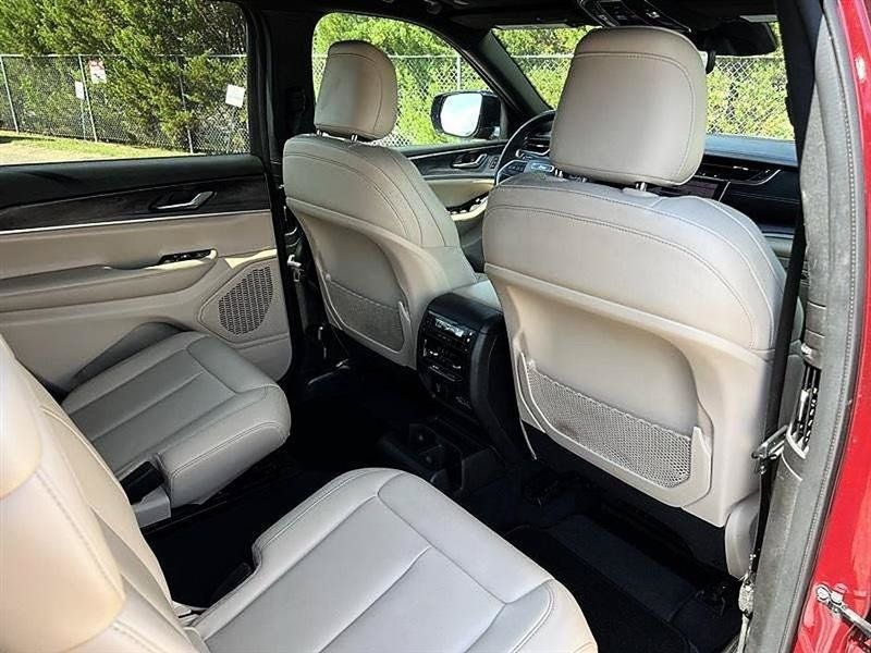Used 2024 Jeep Grand Cherokee L Limited w/ Black Appearance Package AWD/4WD image 40