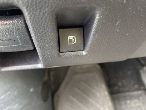 Used 2023 Toyota Highlander XLE image 19