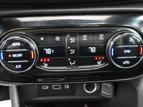 Used 2021 Buick Encore GX Essence w/ Experience Buick Package image 27