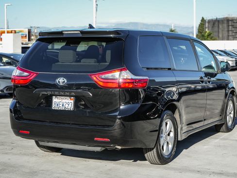 Used 2020 Toyota Sienna L image 7