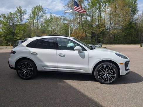Used 2025 Porsche Macan AWD/4WD image 8