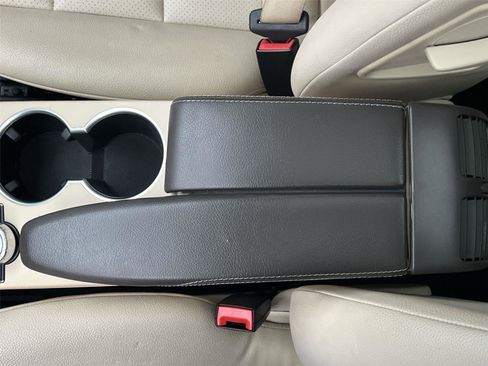 Used 2015 Mercedes-Benz GLK 350 2WD image 26