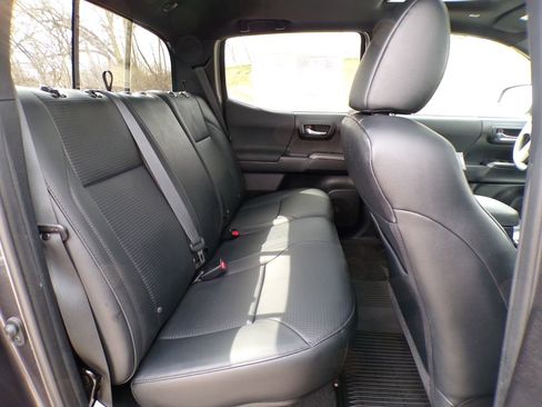 Used 2021 Toyota Tacoma TRD Sport w/ TRD Premium Sport Package AWD/4WD image 21