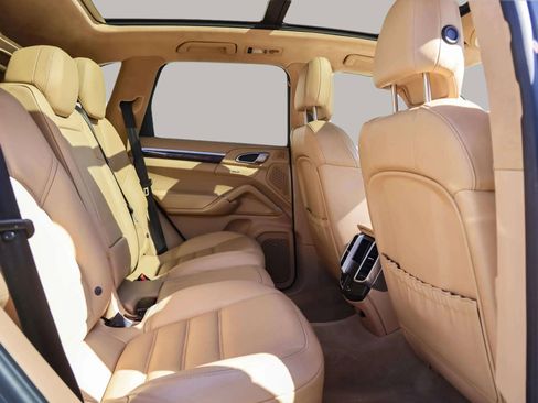 Used 2016 Porsche Cayenne Turbo image 40