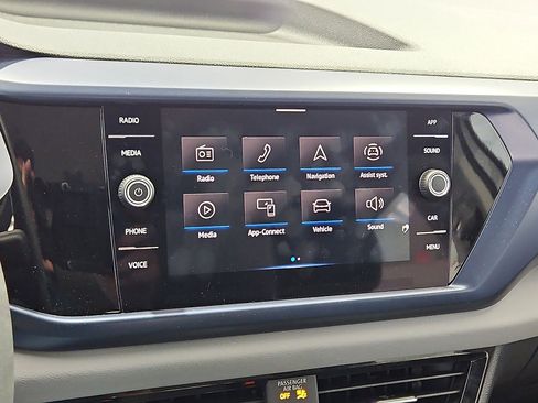 Certified 2023 Volkswagen Taos SE FWD image 19