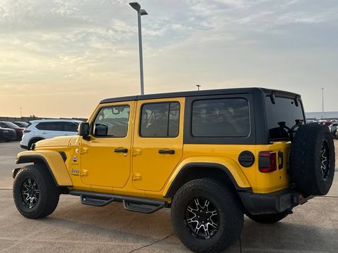 Used 2019 Jeep Wrangler Unlimited Sahara AWD/4WD image 11
