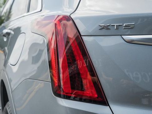 Used 2025 Cadillac XT5 Luxury FWD image 7