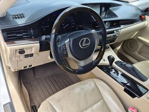Used 2013 Lexus ES 350 w/ Luxury Pkg FWD image 9