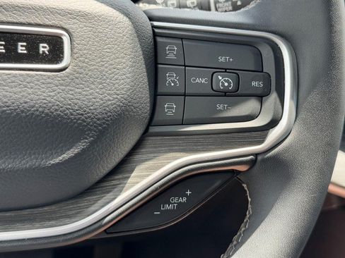 Used 2024 Jeep Wagoneer Series II AWD/4WD image 19