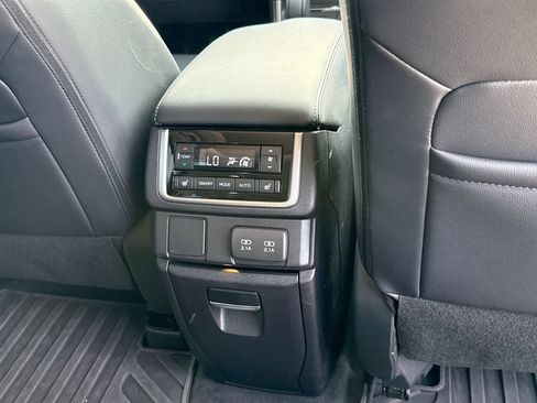 Used 2022 Subaru Ascent Limited w/ Technology Package AWD/4WD image 18