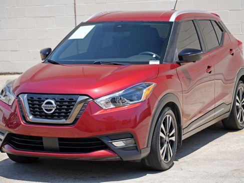 Used 2020 Nissan Kicks SR FWD image 40