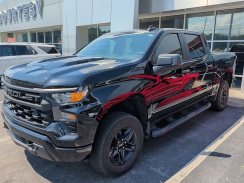 Used 2022 Chevrolet Silverado 1500 Custom Trail Boss w/ Midnight Edition AWD/4WD image 3