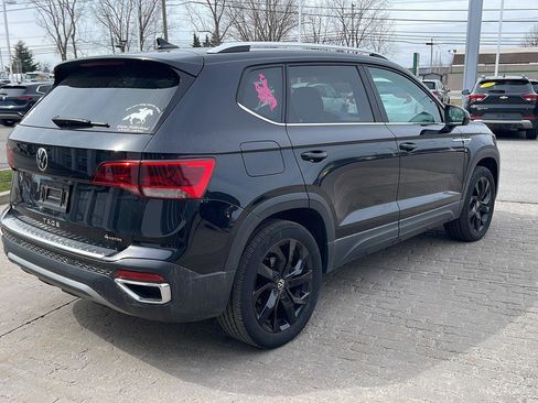 Used 2023 Volkswagen Taos SE w/ Panoramic Sunroof Package image 4