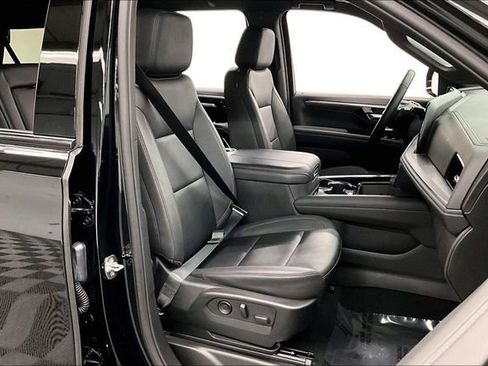 Used 2025 Chevrolet Suburban Z71 image 8