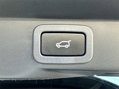 Used 2020 Land Rover Range Rover Sport SVR image 15