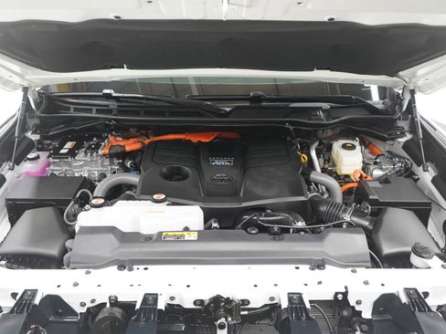 Used 2025 Toyota Sequoia Platinum image 34