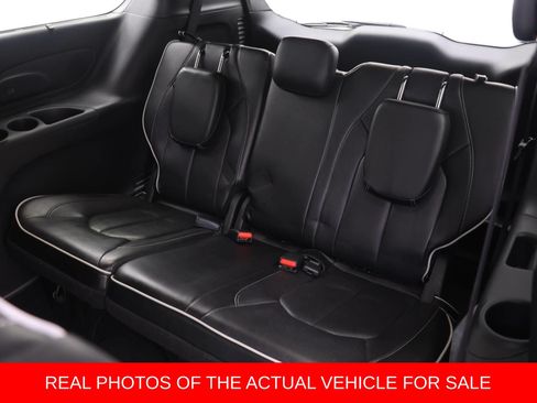Used 2025 Chrysler Pacifica Limited FWD image 15