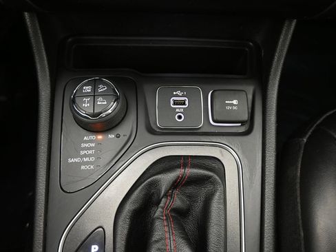 Used 2020 Jeep Cherokee Trailhawk w/ Cold Weather Group image 30