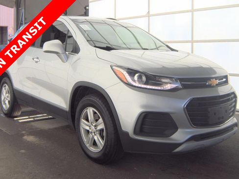 Used 2019 Chevrolet Trax LT w/ LT Convenience Package AWD/4WD image 5