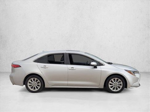 Used 2020 Toyota Corolla XLE image 4
