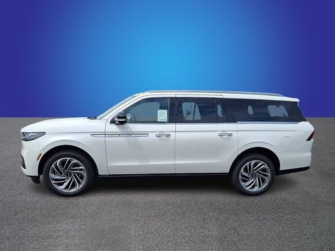 New 2026 Lincoln Navigator L Reserve AWD/4WD image 4