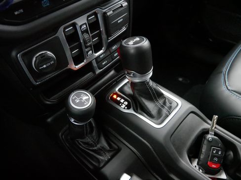 Used 2024 Jeep Wrangler High Altitude image 24