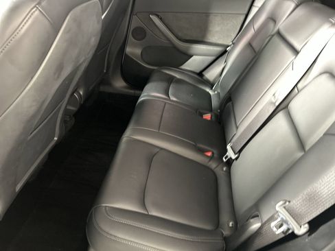 Used 2021 Tesla Model Y Long Range AWD/4WD image 24