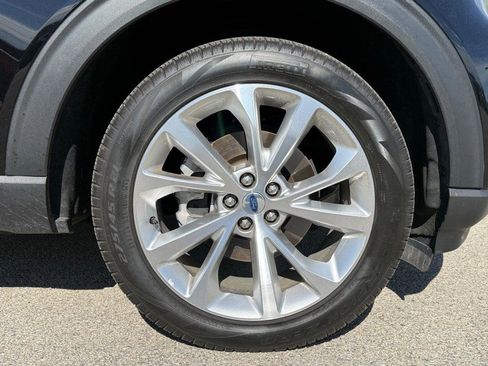 Used 2023 Ford Explorer Platinum w/ Technology Package AWD/4WD image 12