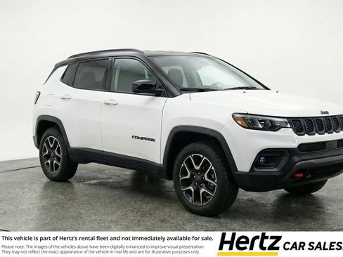 Used 2025 Jeep Compass Trailhawk image 1