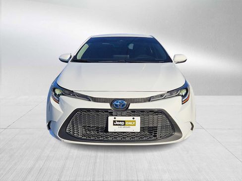 Used 2022 Toyota Corolla LE image 3