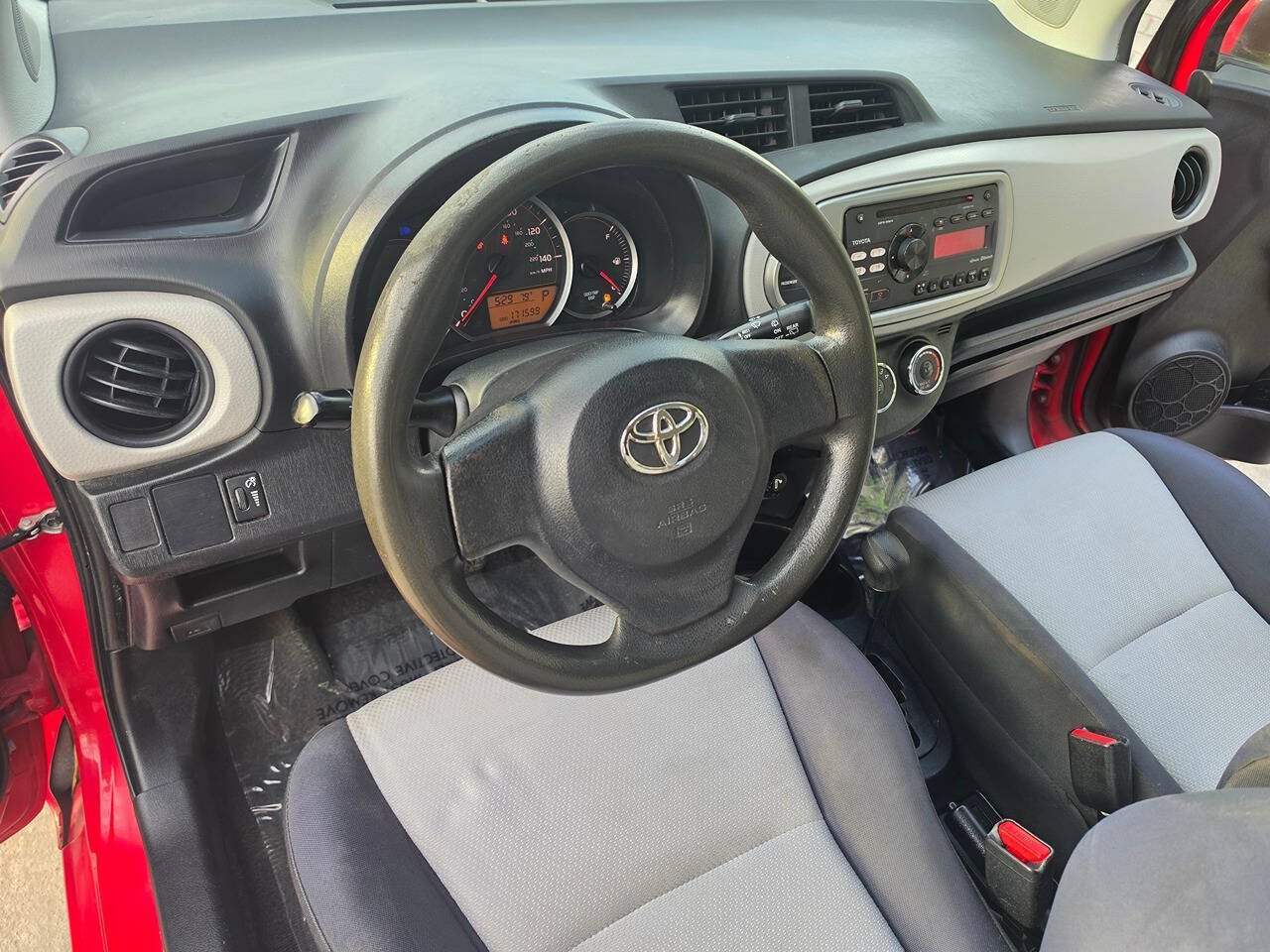 Used 2013 Toyota Yaris L FWD image 31