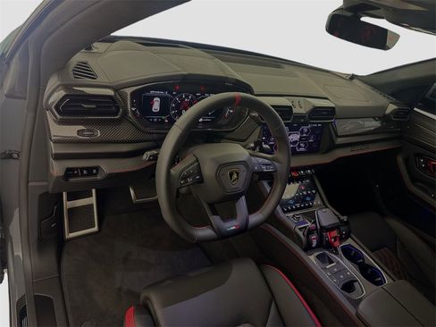 Used 2025 Lamborghini Urus SE image 9