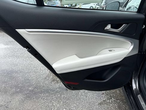 Used 2025 Genesis G70 2.5T RWD image 12