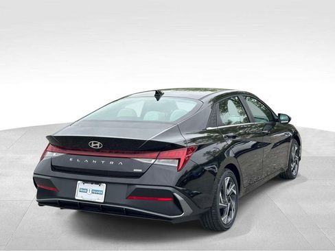 New 2026 Hyundai Elantra Limited w/ Cargo Package FWD image 4
