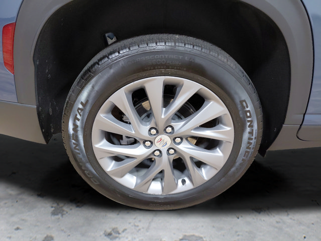 Used 2025 Buick Enclave Preferred FWD image 9