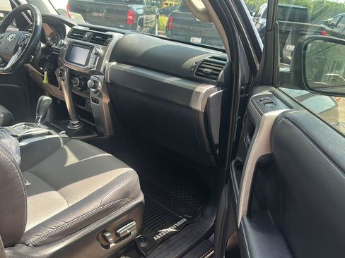 Used 2018 Toyota 4Runner SR5 Premium AWD/4WD image 24